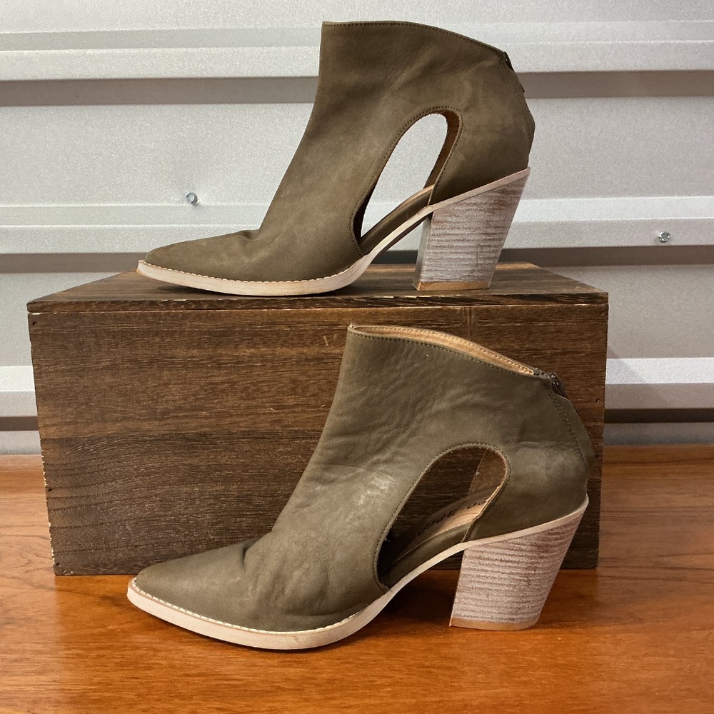 Free People Women Wilder Olive Suede Pointed Toe Zip Block Heel Boot Size 37.5EU